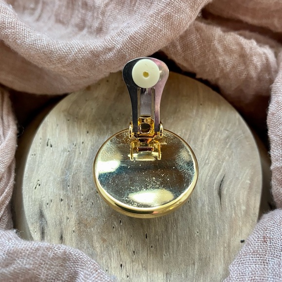 Lapor Vintage Gold Tone Earrings. - Picture 4 of 5